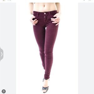 J BRAND SKINNY LEG JEANS IN MULBERRY CORDUROY
